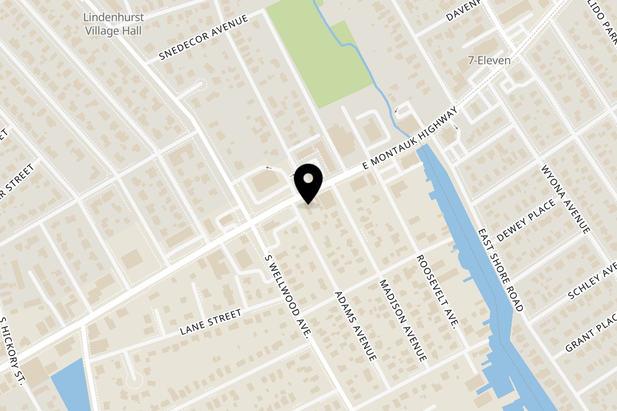 Map showing the location of Luigi's Pizza on 39 E Montauk Hwy in Lindenhurst